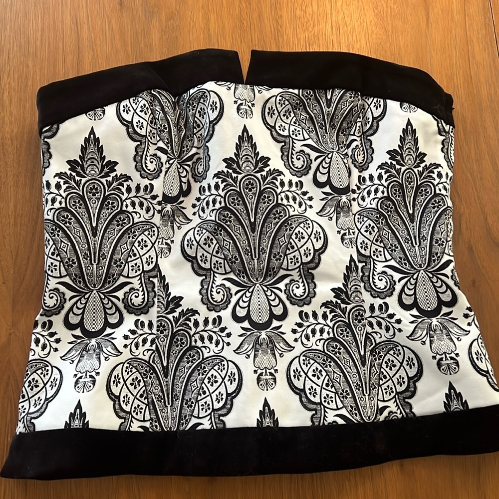 White House black market size 6 bustier
